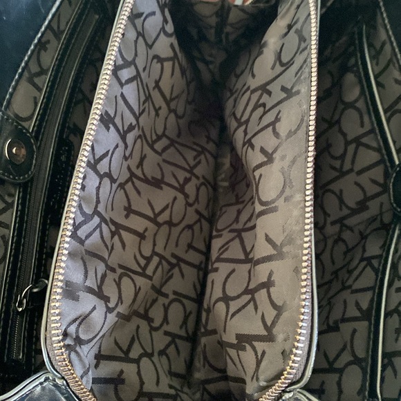 CALVIN KLEIN🖤CLASSIC BLACK🖤LOGO EMBOSSED MEDIUM HOBO SHOULDER BAG 🌟LIKE NEW🌟 - Picture 13 of 16